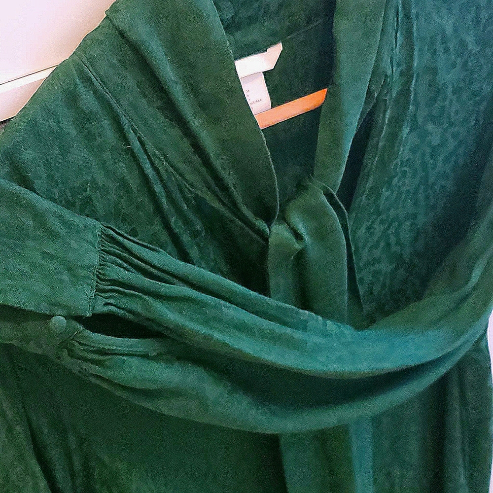 H&M GREEN SHIRT DRESS WITH TIE NECK